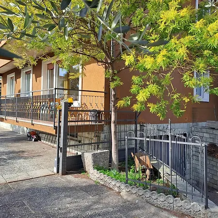 Oma Margareta Apartman *